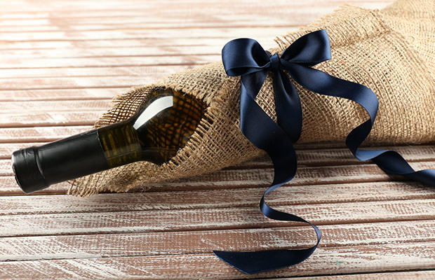 bigstock-Wine-bottle-wrapped-in-burlap--84826637